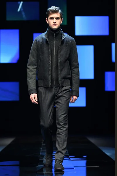 Look 8